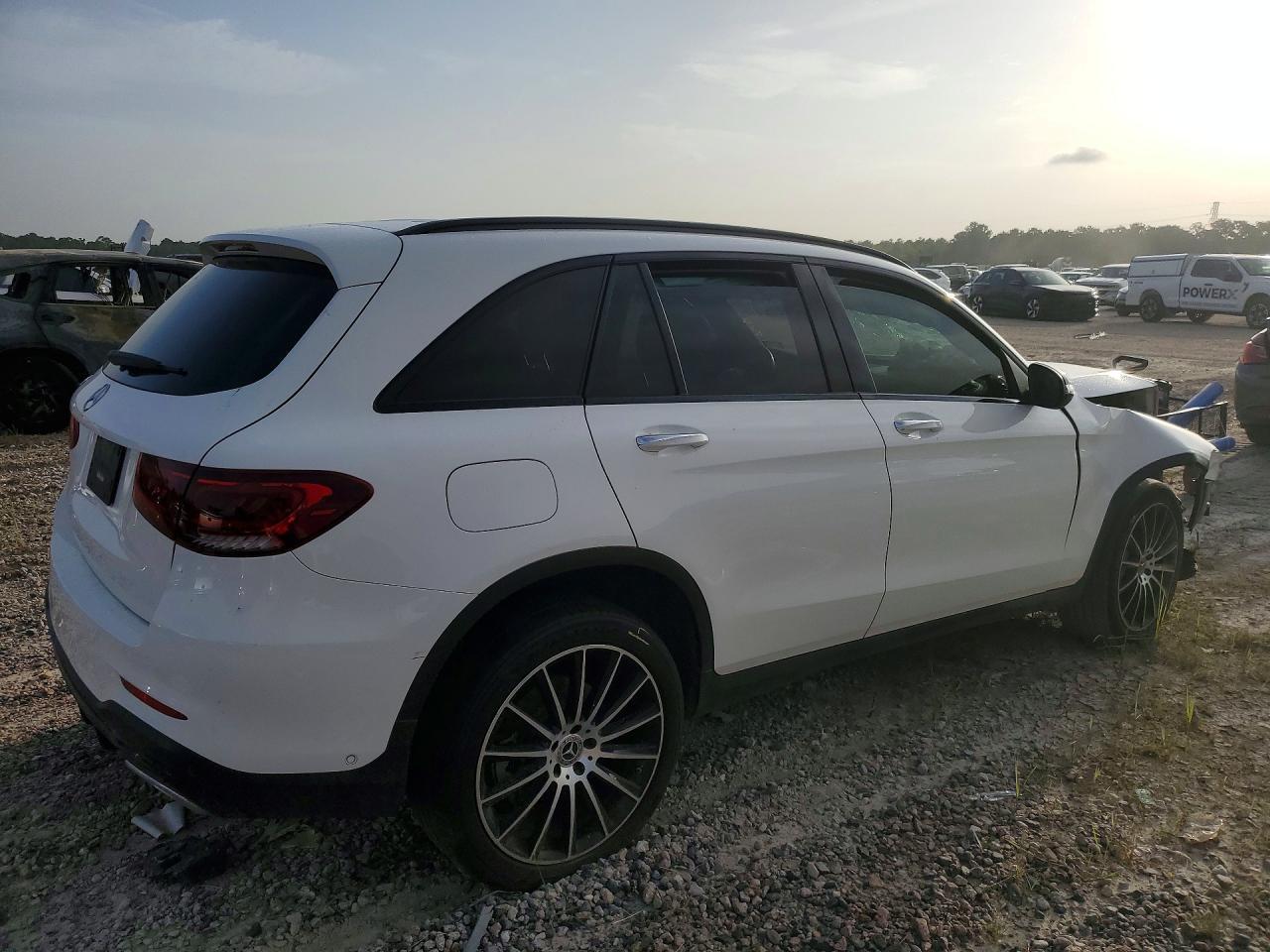 2022 Mercedes-Benz Glc 300 - zdjęcie 3