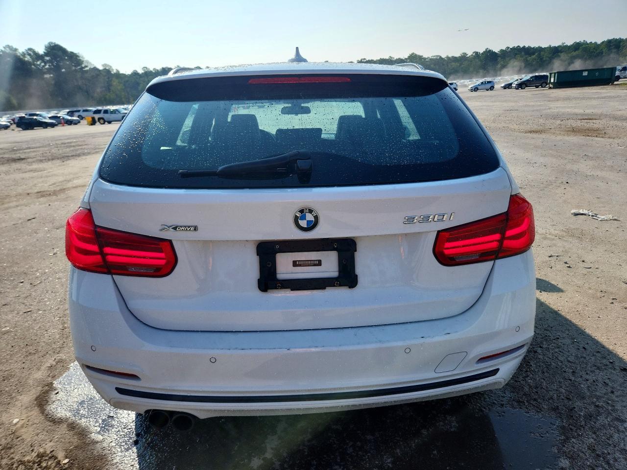2017 BMW Seria 3 330i - zdjęcie 6