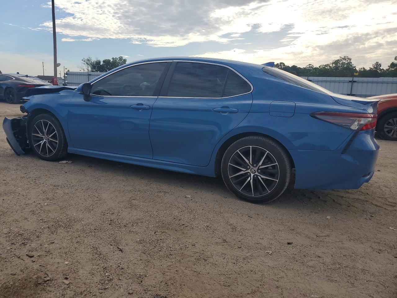 2023 Toyota Camry Se - zdjęcie 2