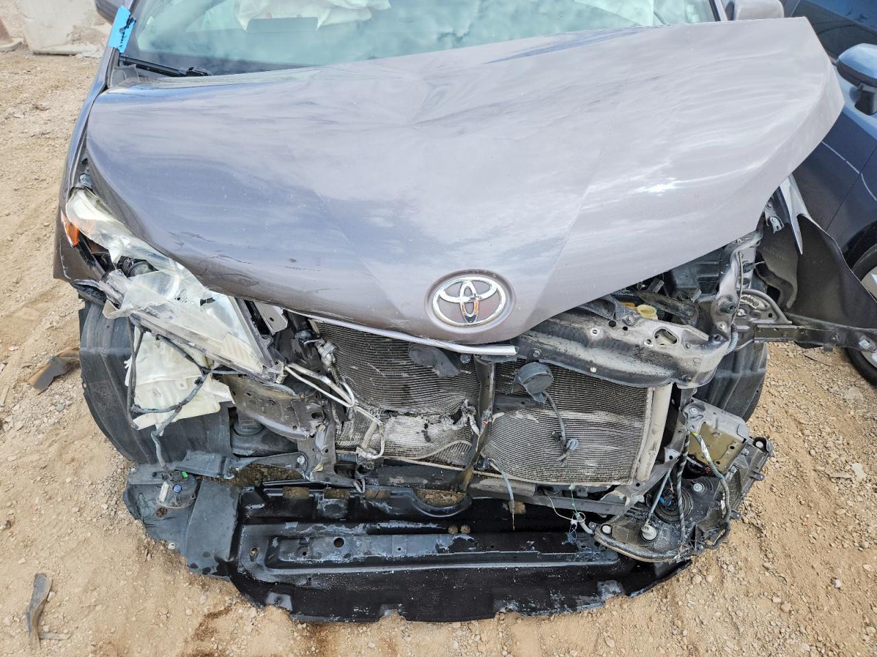 2017 Toyota Sienna Xle - zdjęcie 12
