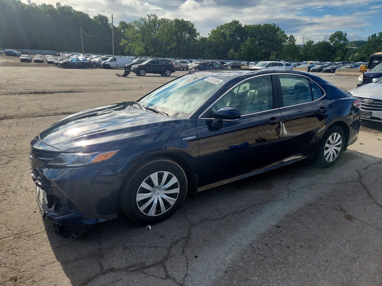 2018 Toyota Camry Le - zdjęcie główne