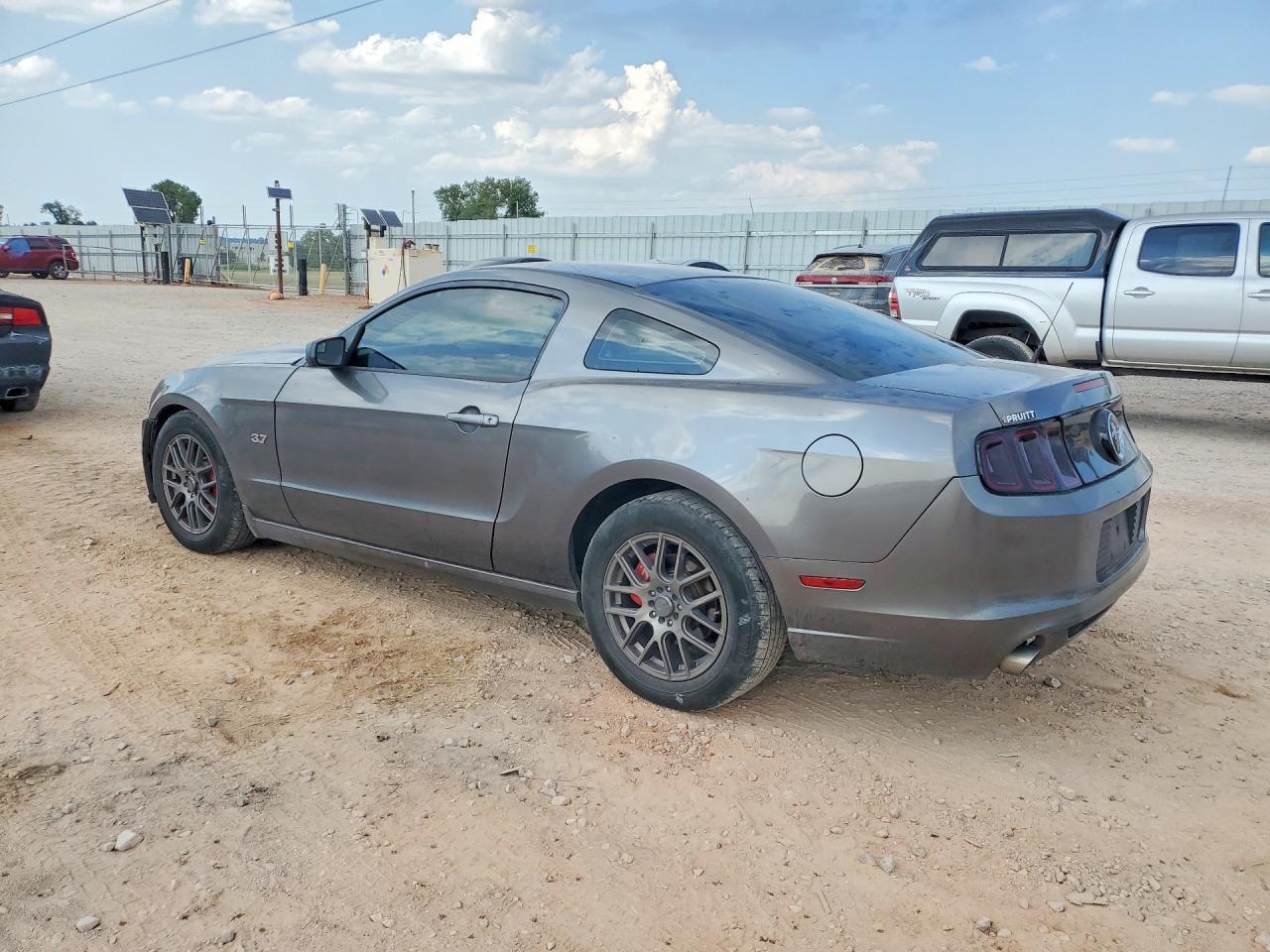 2014 Ford Mustang - zdjęcie 2