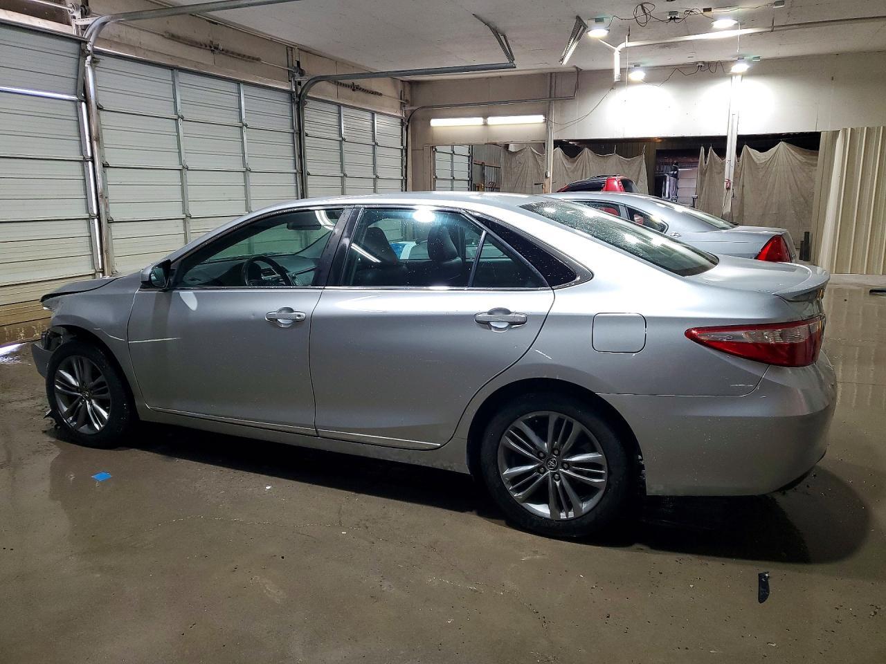 2017 Toyota Camry Se - zdjęcie 2