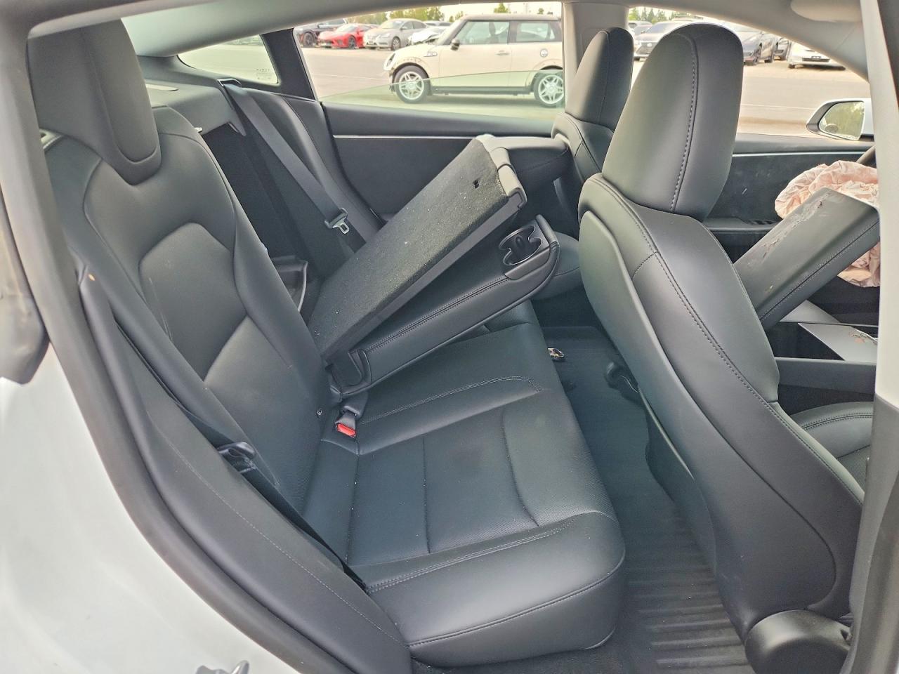 2025 Tesla Model 3 - zdjęcie 10