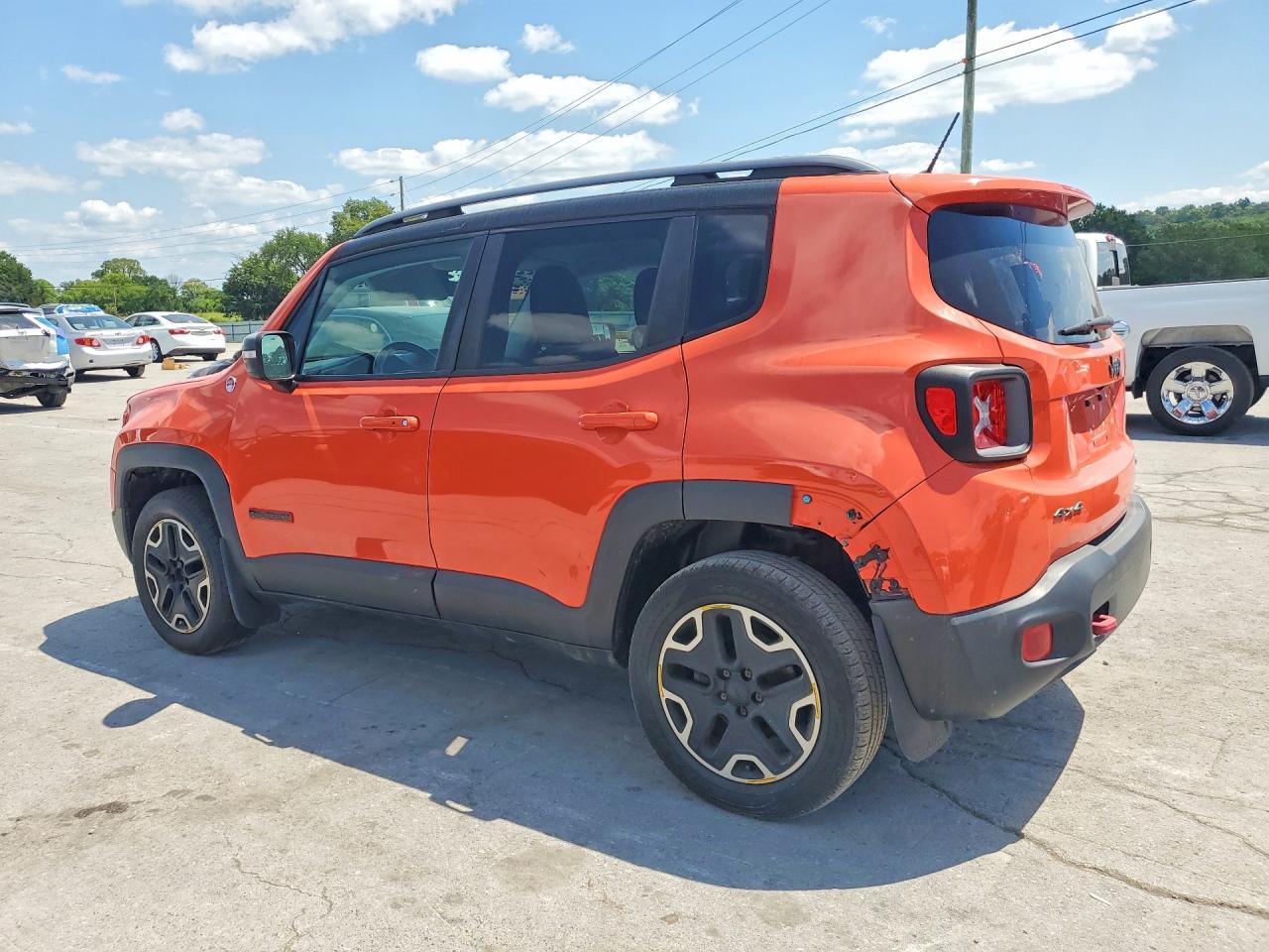 2015 Jeep Renegade Trailhawk - zdjęcie 2
