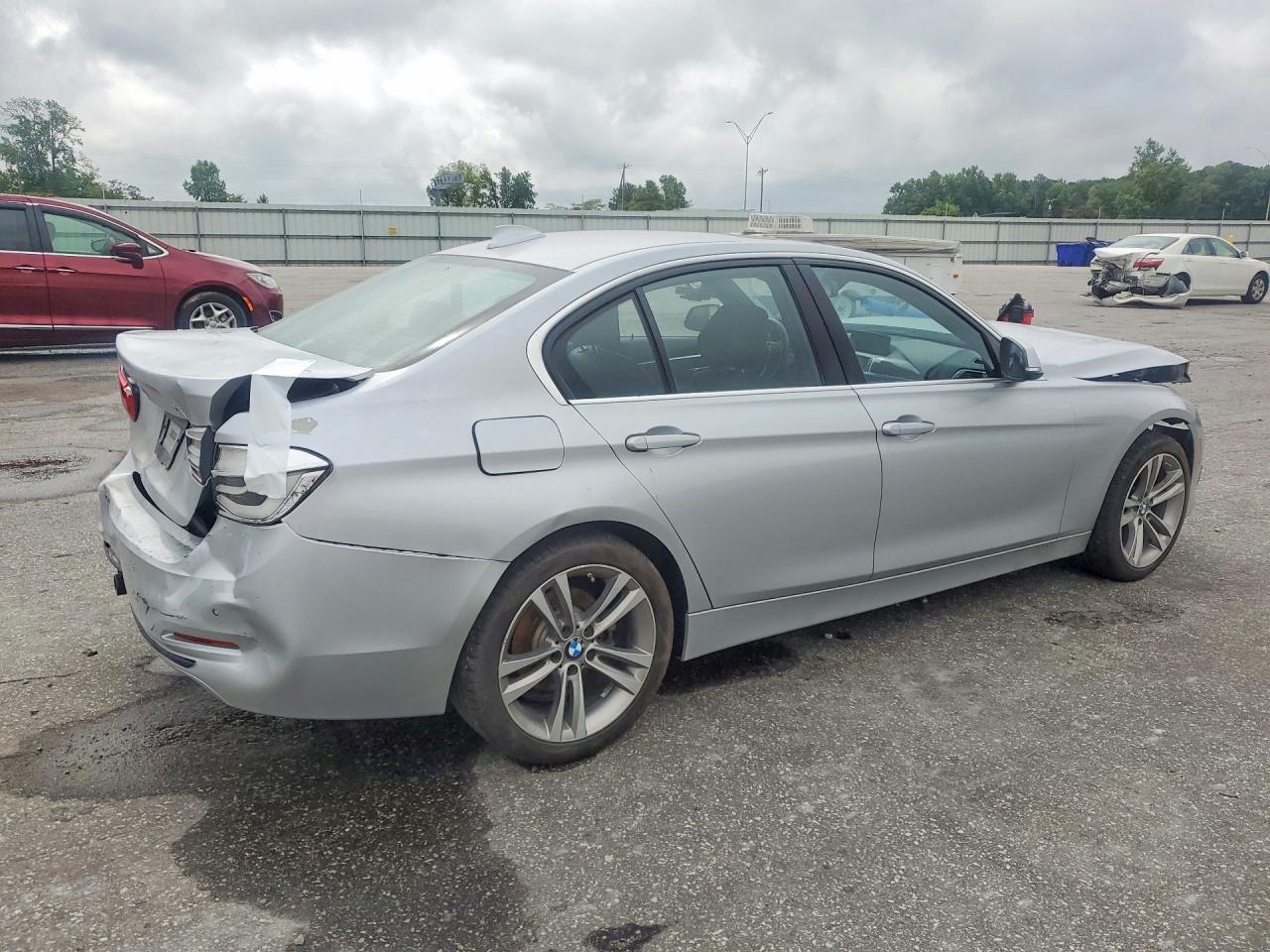 2017 BMW 330 I - zdjęcie 3