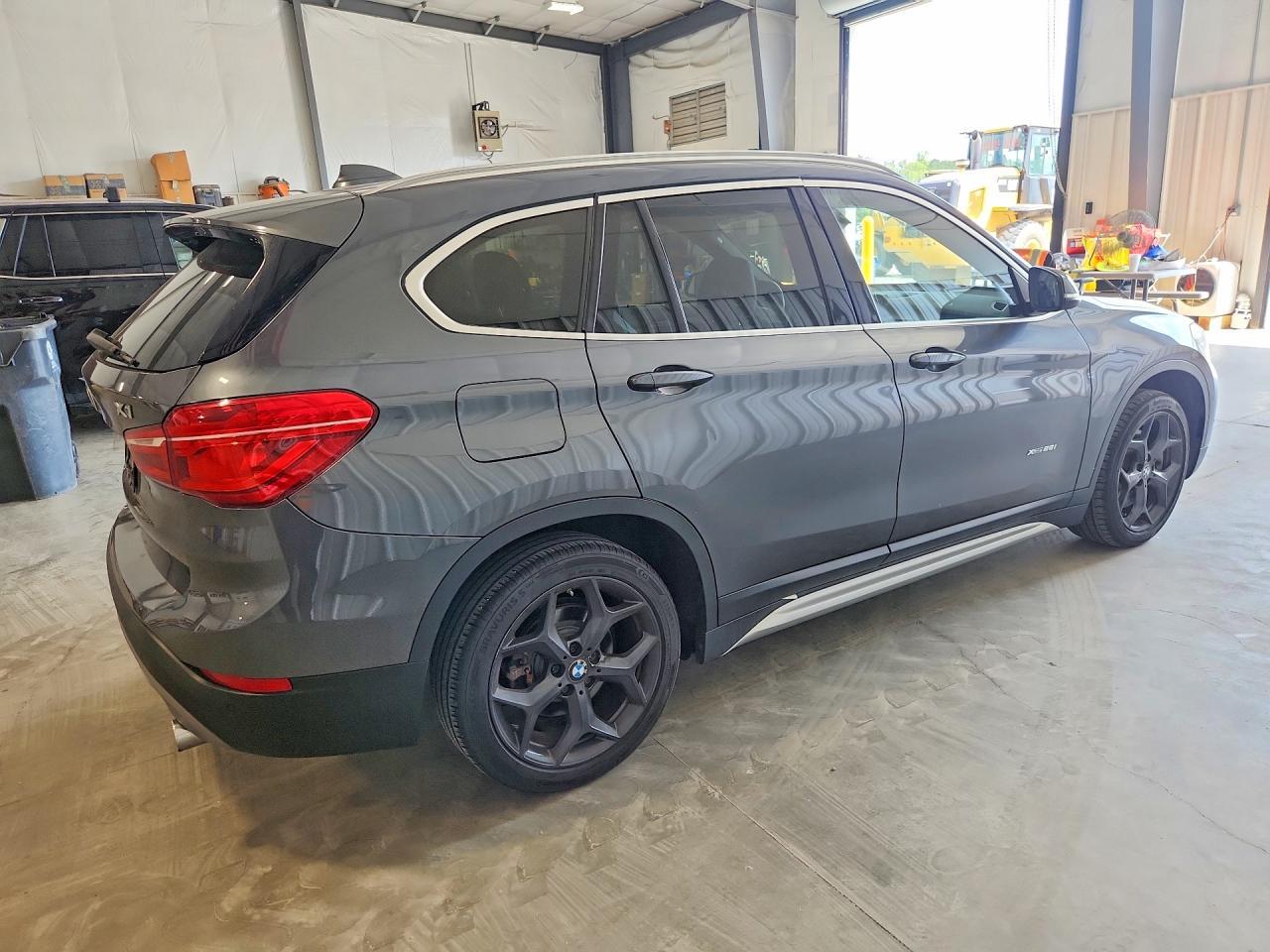 2016 BMW X1 xDrive28I - zdjęcie 3
