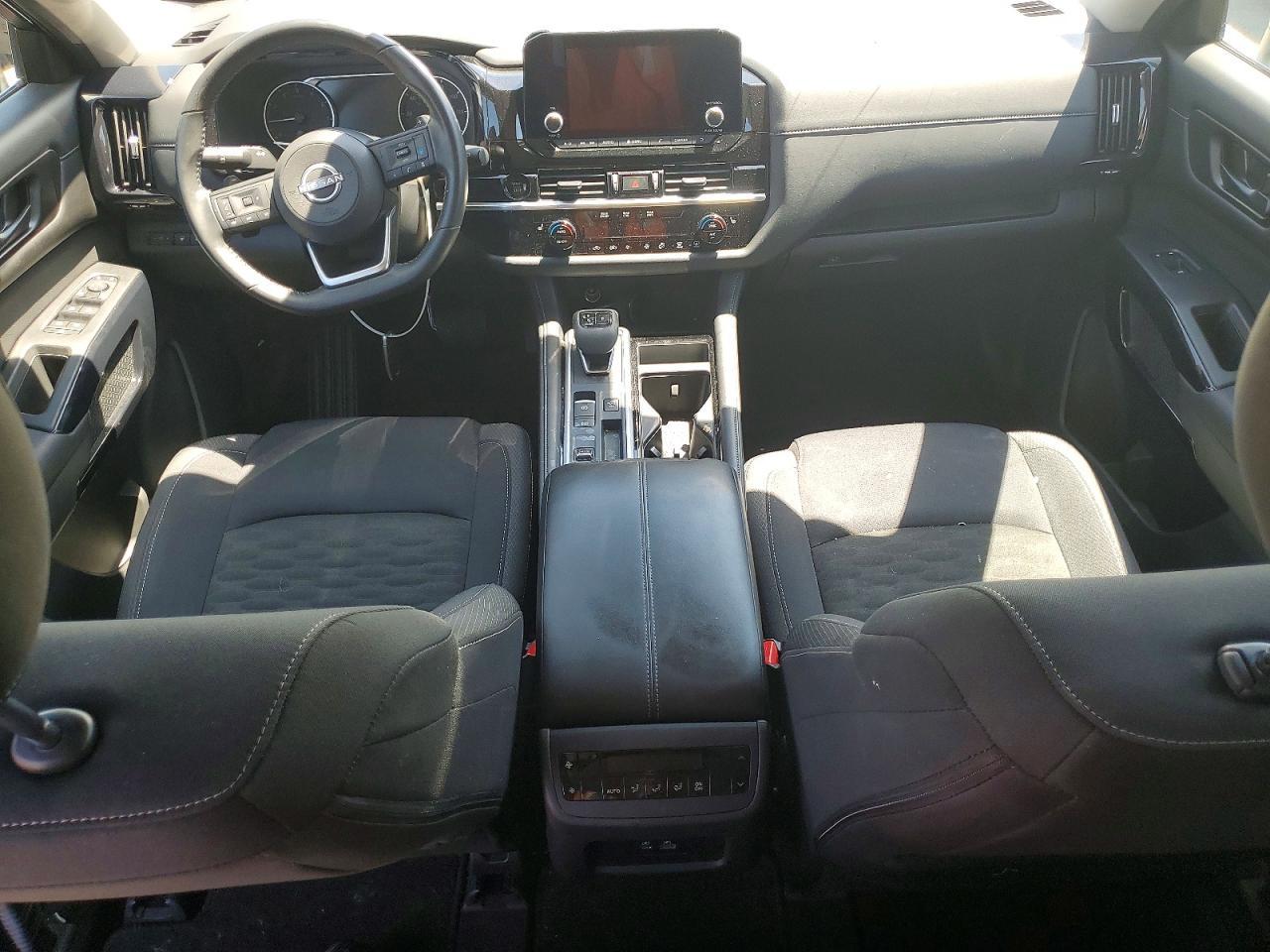 2025 Nissan Pathfinder Sv - zdjęcie 8