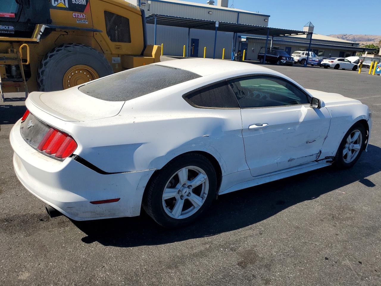 2015 Ford Mustang - zdjęcie 3