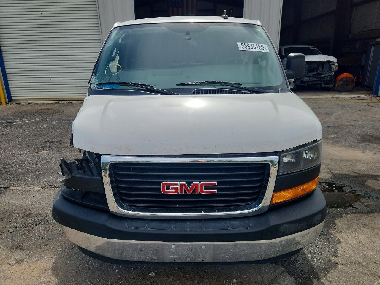 2022 GMC Savana G2500 - zdjęcie 5