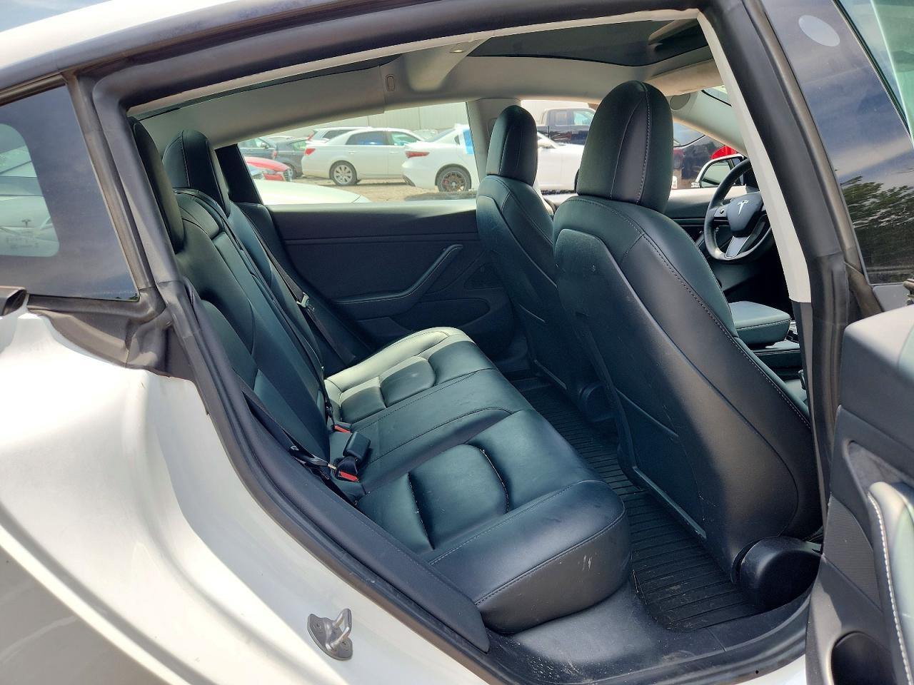 2021 Tesla Model 3 - zdjęcie 10