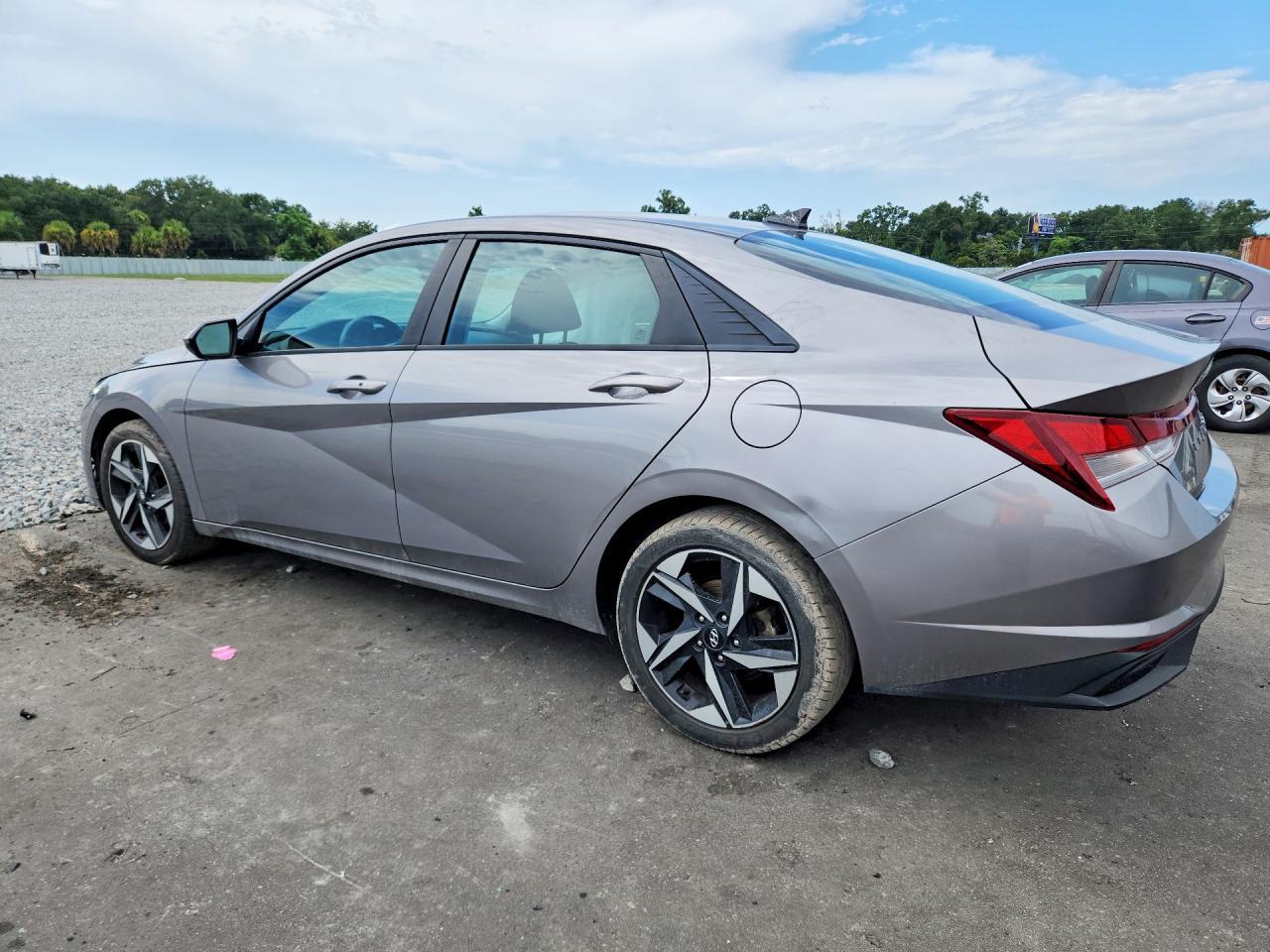 2023 Hyundai Elantra Sel - zdjęcie 2