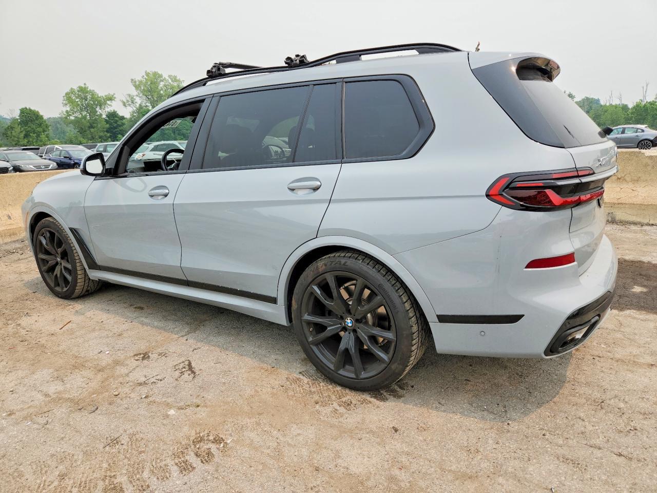 2025 BMW X7 xDrive40I - zdjęcie 2