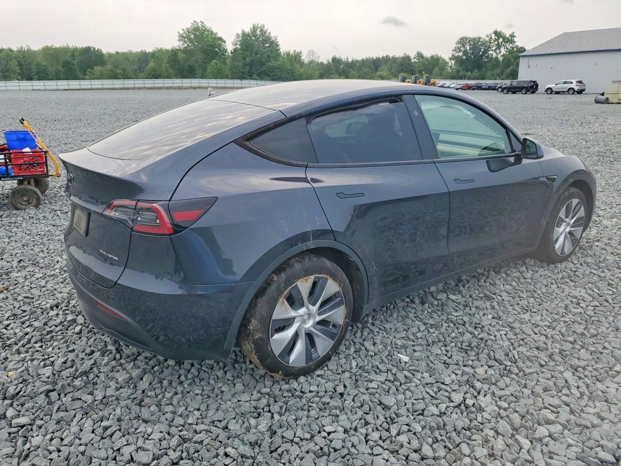 2024 Tesla Model Y - zdjęcie 3