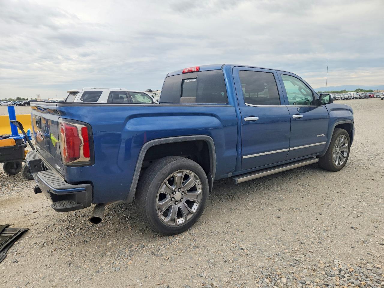 2016 GMC Sierra K1500 Denali - zdjęcie 3