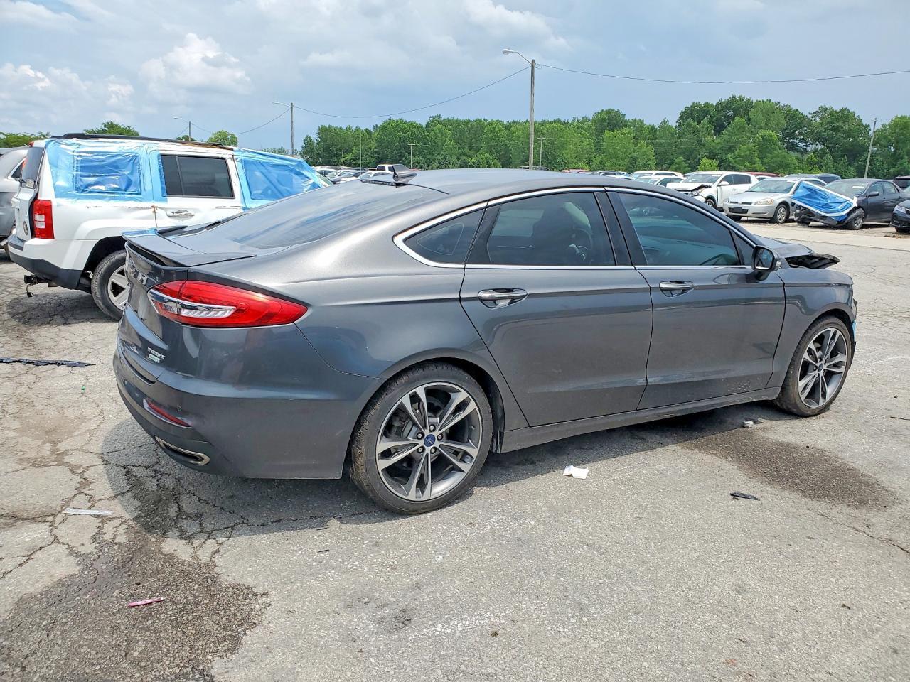 2020 Ford Fusion Titanium - zdjęcie 3