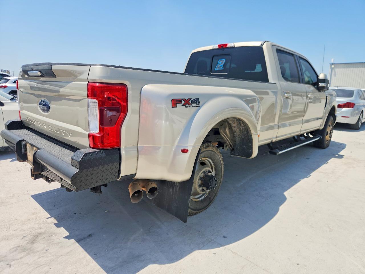 2017 Ford F350 Super Duty - zdjęcie 3