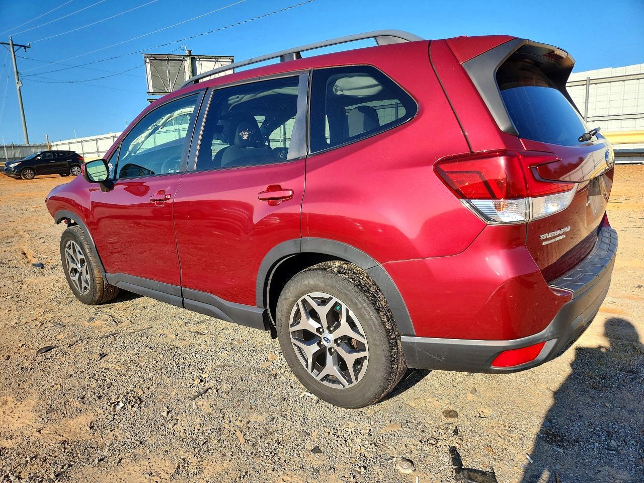 2019 Subaru Forester Premium - zdjęcie 2