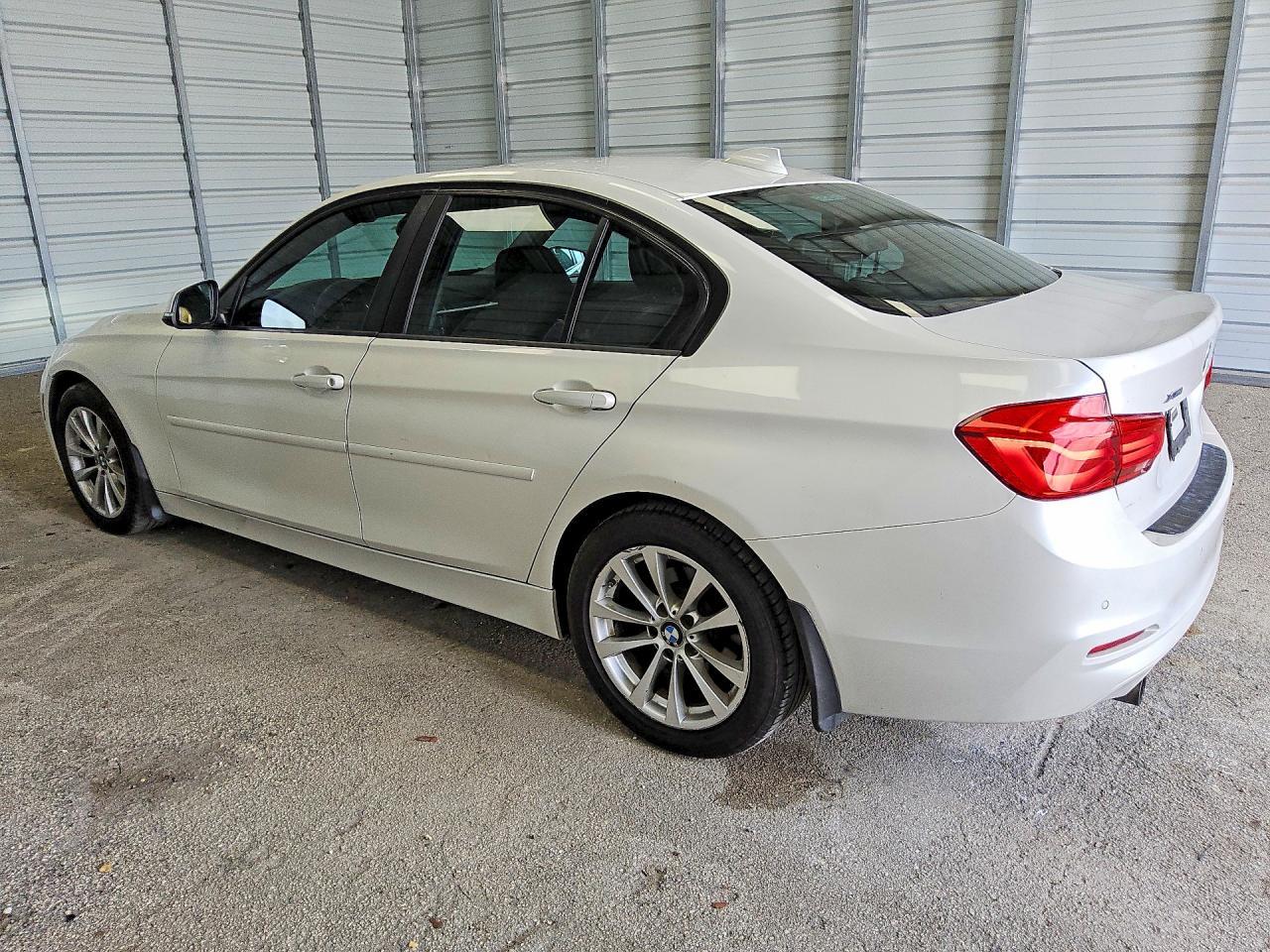 2017 BMW Seria 3 320i - zdjęcie 2