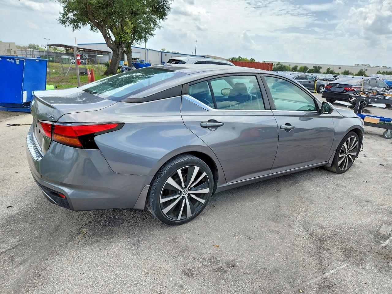2022 Nissan Altima Sr - zdjęcie 3