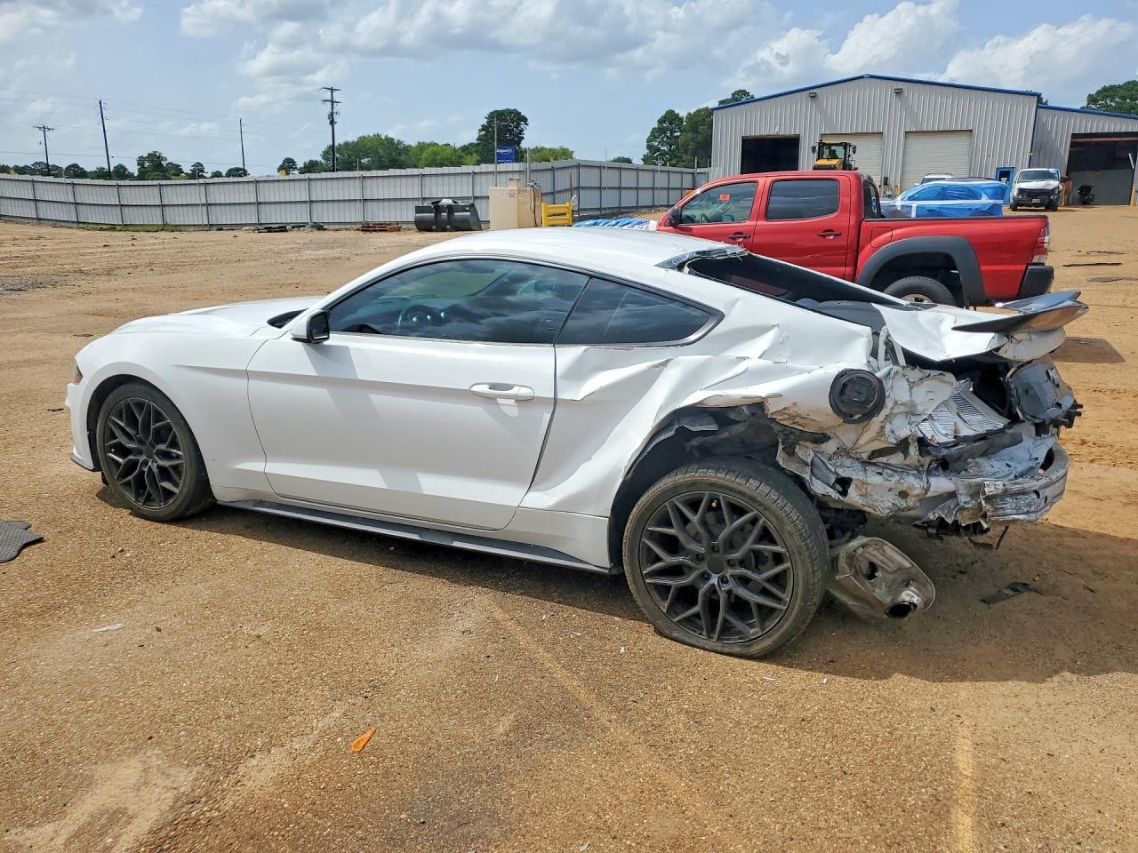 2018 Ford Mustang - zdjęcie 2