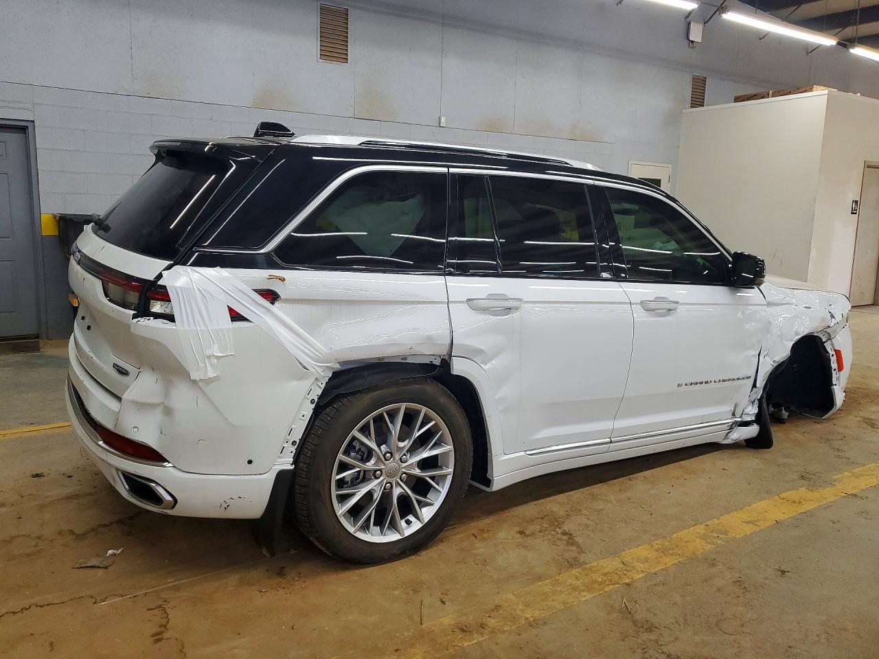 2022 Jeep Grand Cherokee Summit 4Xe - zdjęcie 3