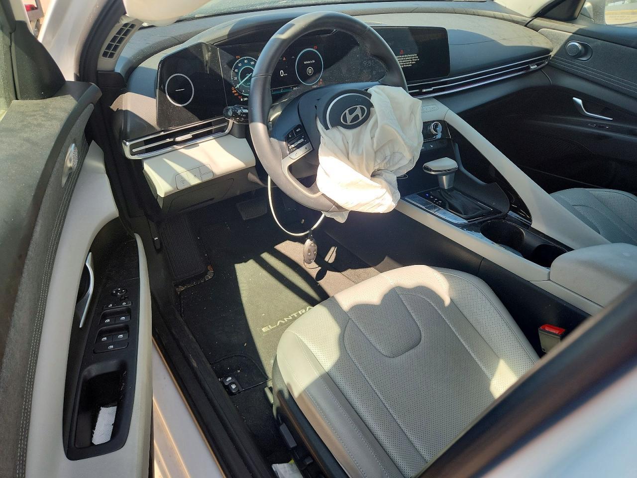2024 Hyundai Elantra Limited - zdjęcie 8