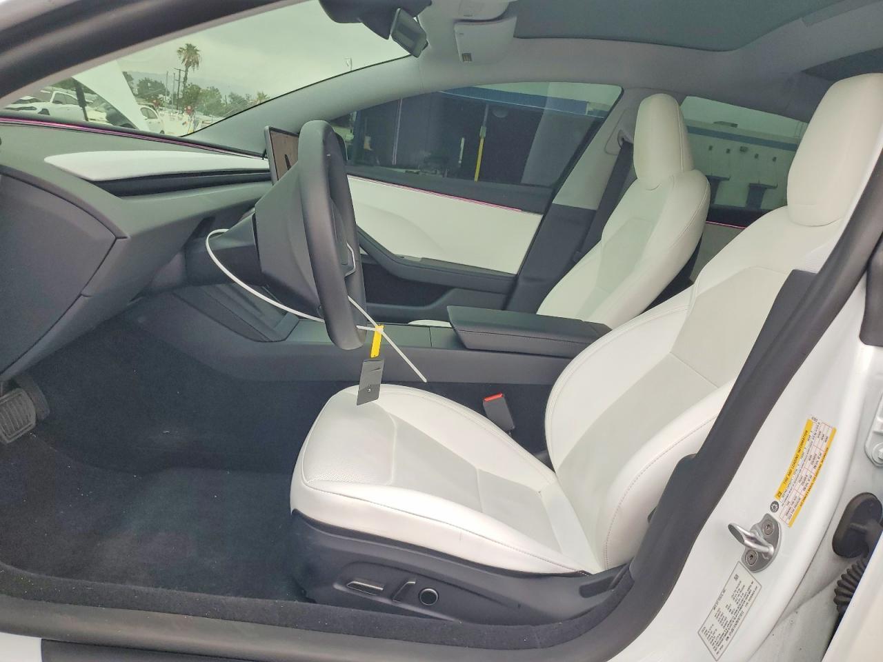 2025 Tesla Model 3 - zdjęcie 7