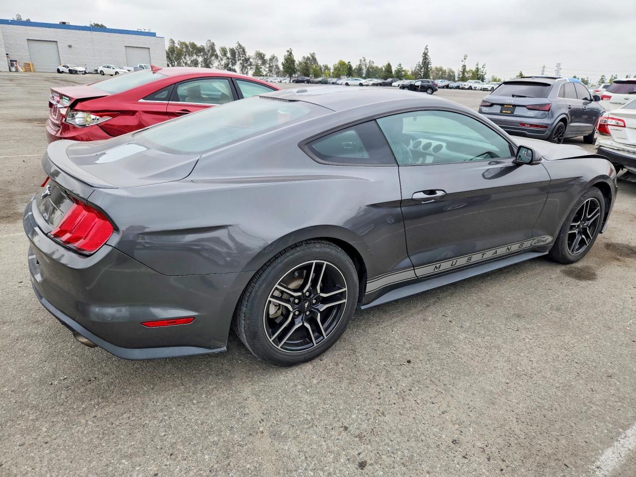 2020 Ford Mustang - zdjęcie 3