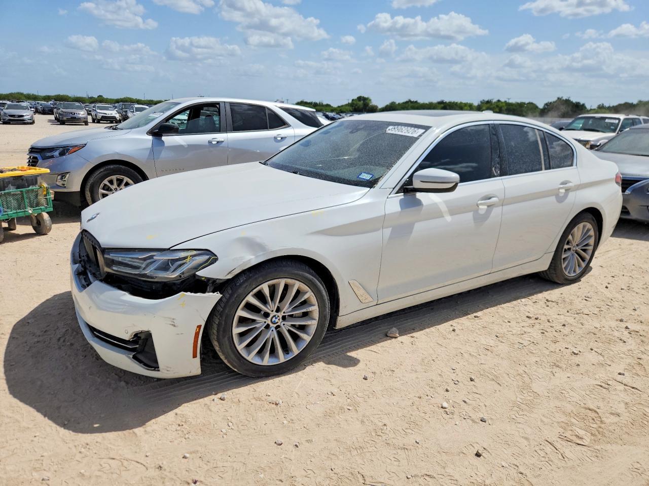 2021 BMW Seria 5 530i - zdjęcie główne