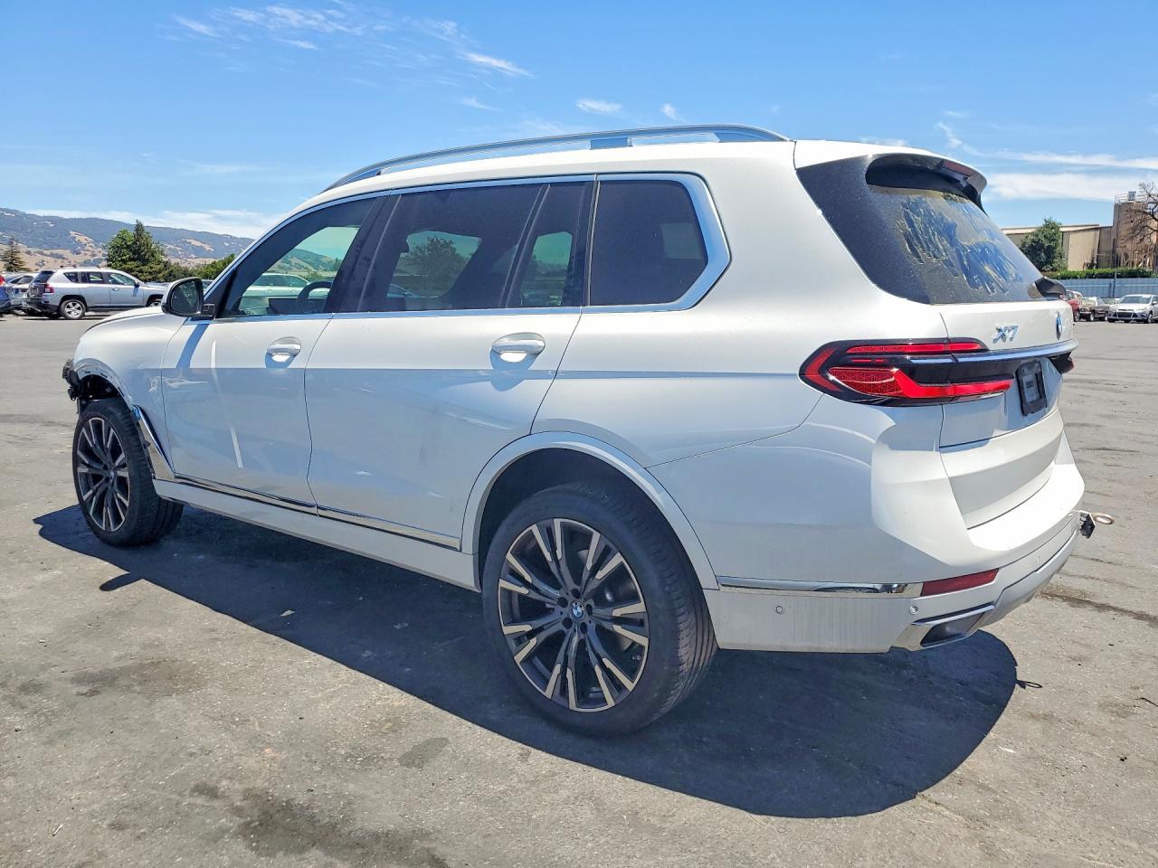2024 BMW X7 xDrive40I - zdjęcie 2