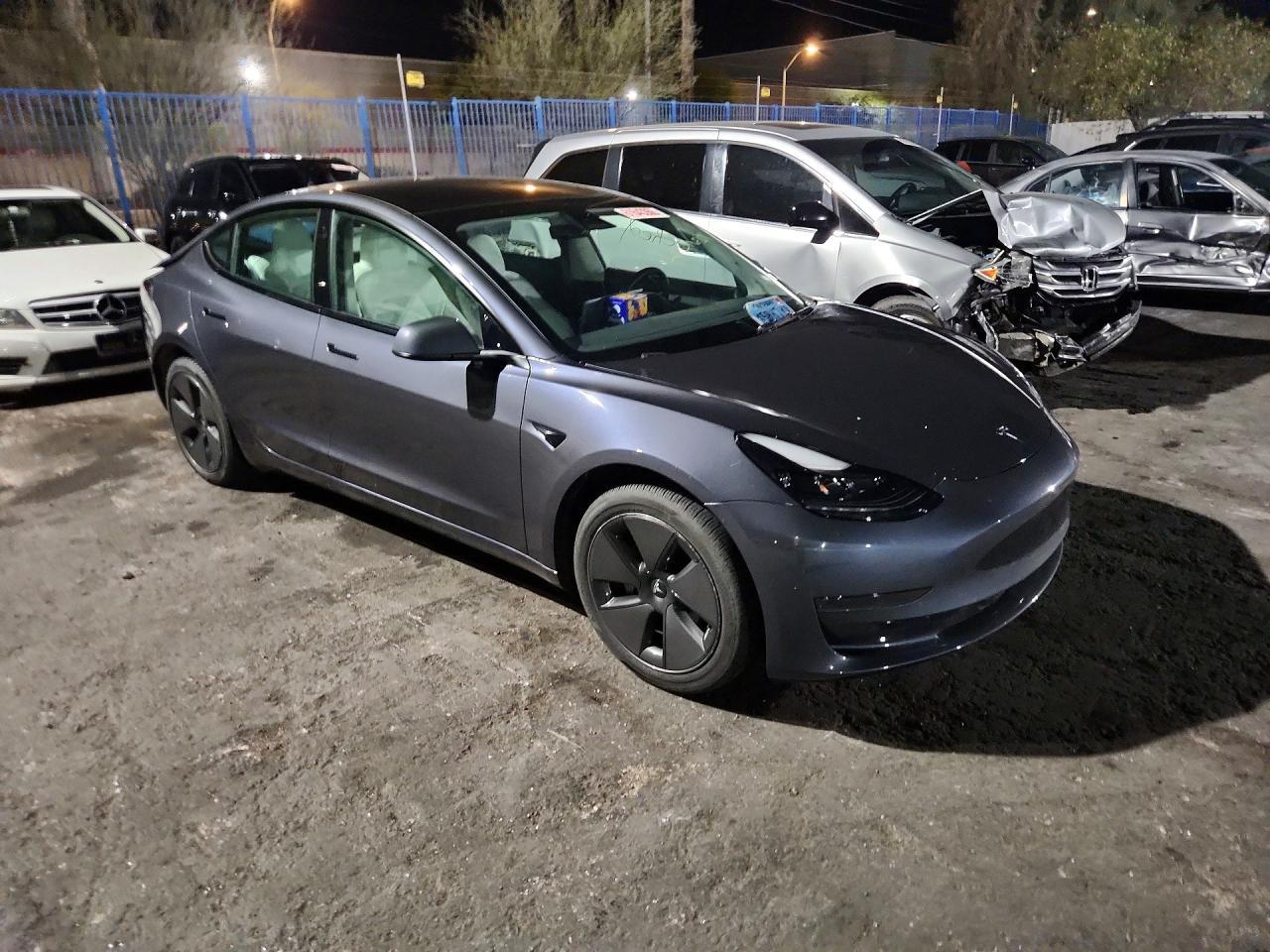2023 Tesla Model 3 - zdjęcie 4