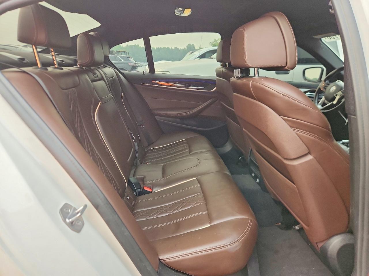 2018 BMW Seria 5 540i - zdjęcie 10