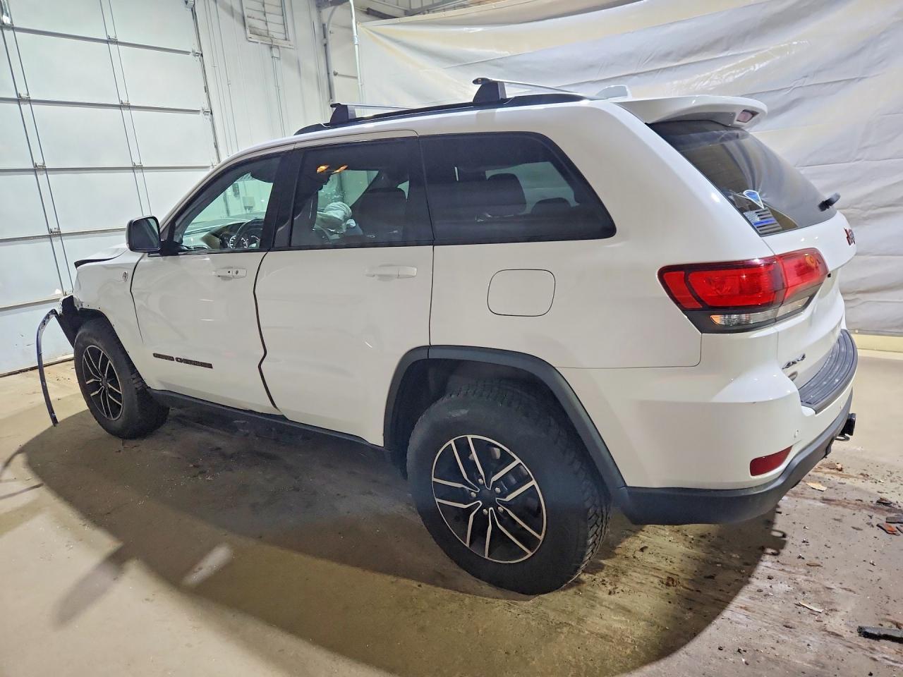 2021 Jeep Grand Cherokee Trailhawk - zdjęcie 2
