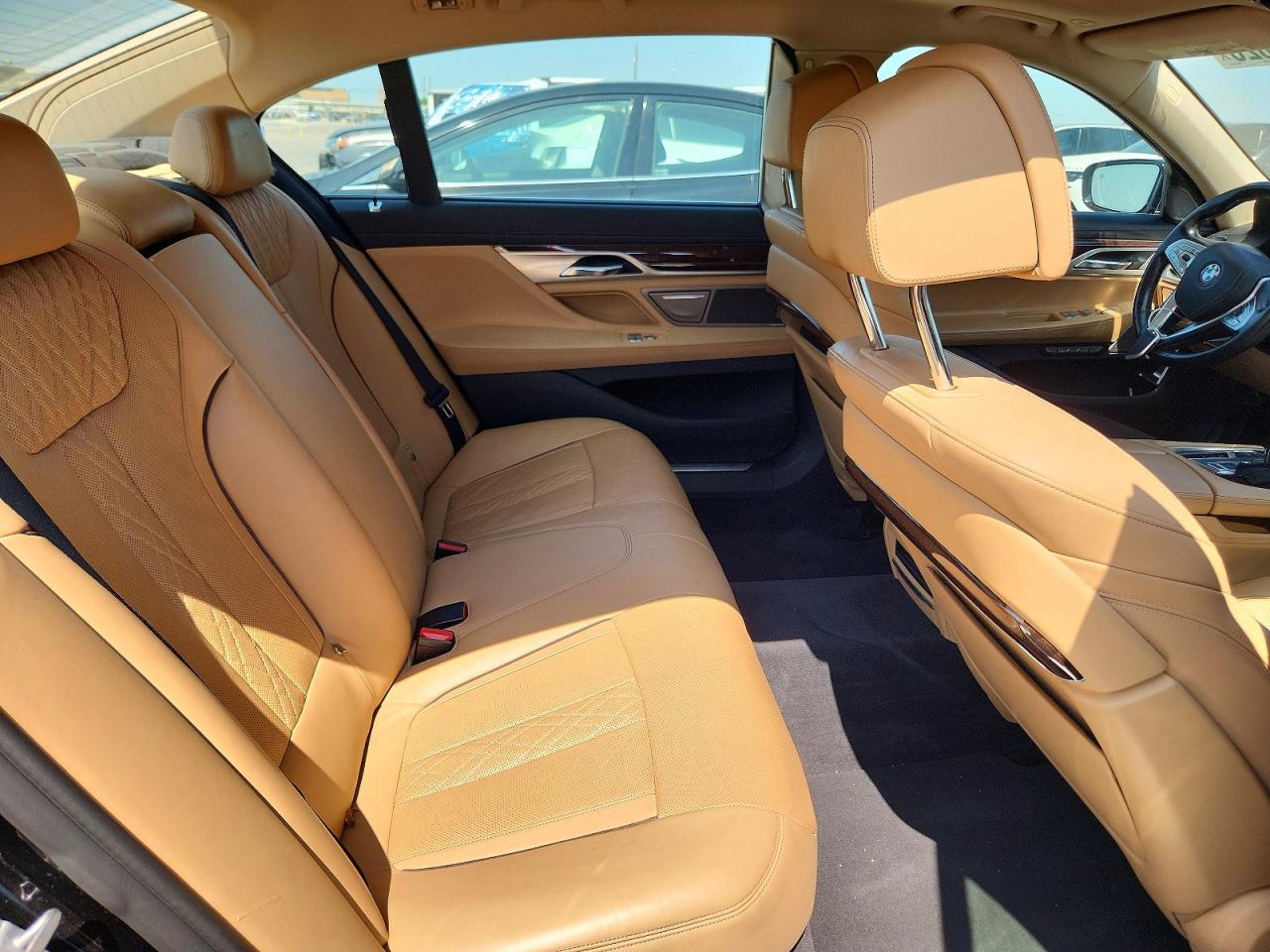 2016 BMW 750 I - zdjęcie 10