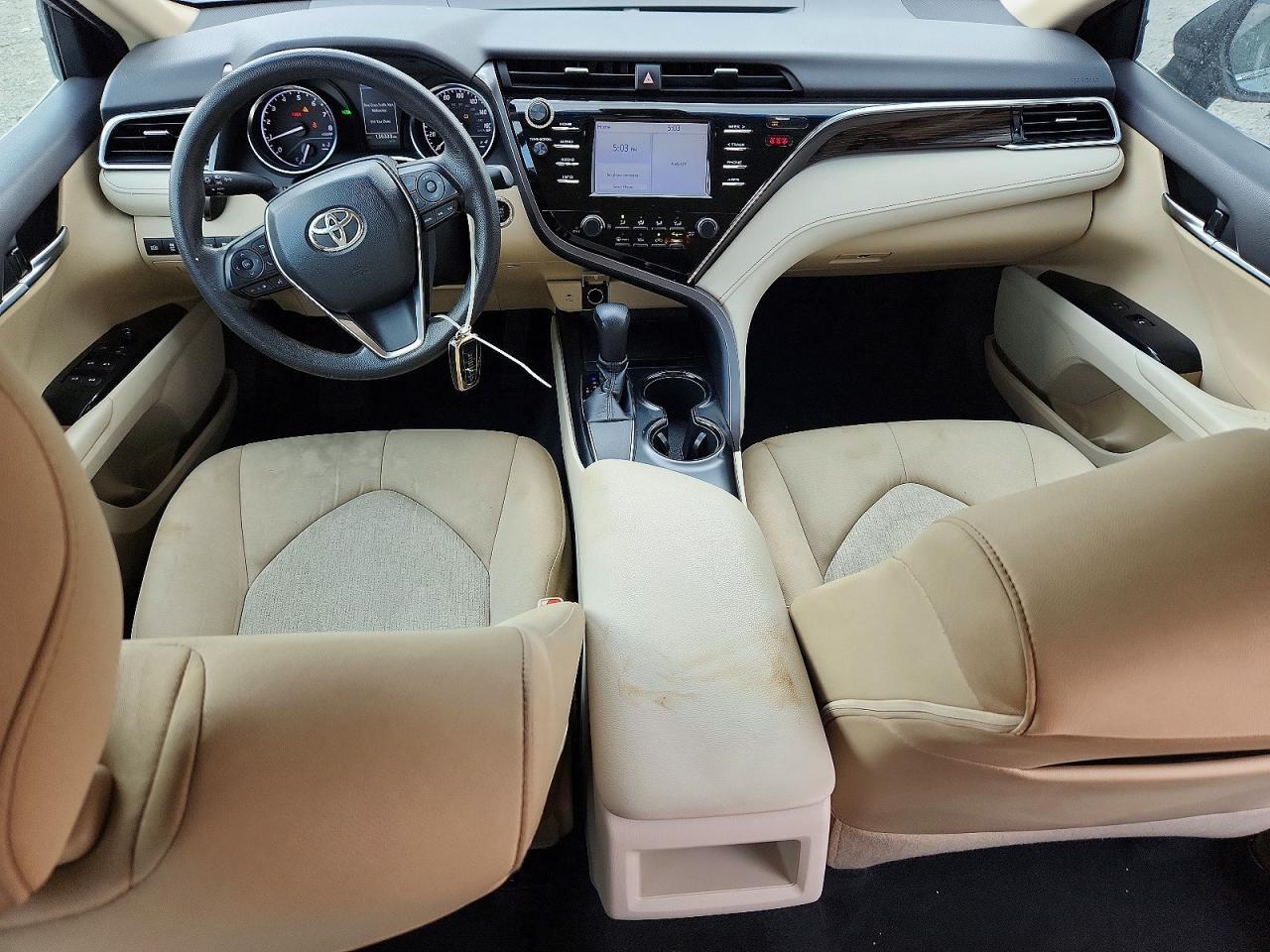 2018 Toyota Camry Le - zdjęcie 8