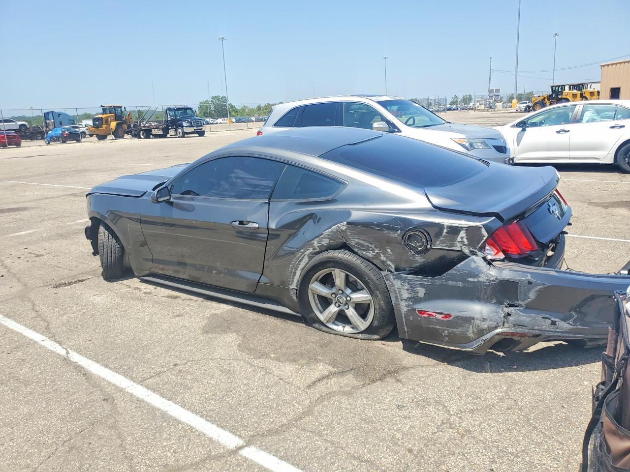 2017 Ford Mustang - zdjęcie 2