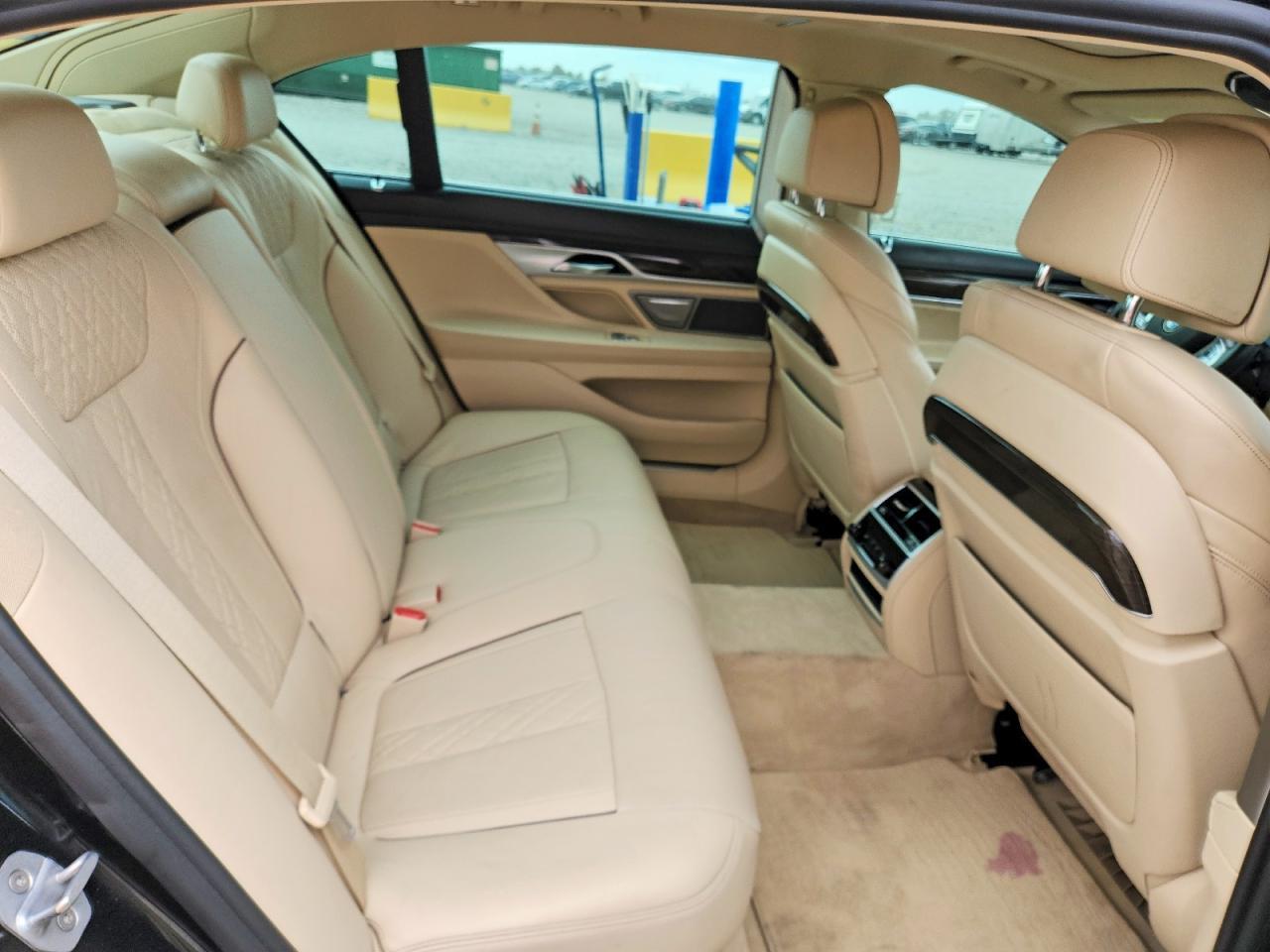 2018 BMW Seria 7 740e - zdjęcie 10