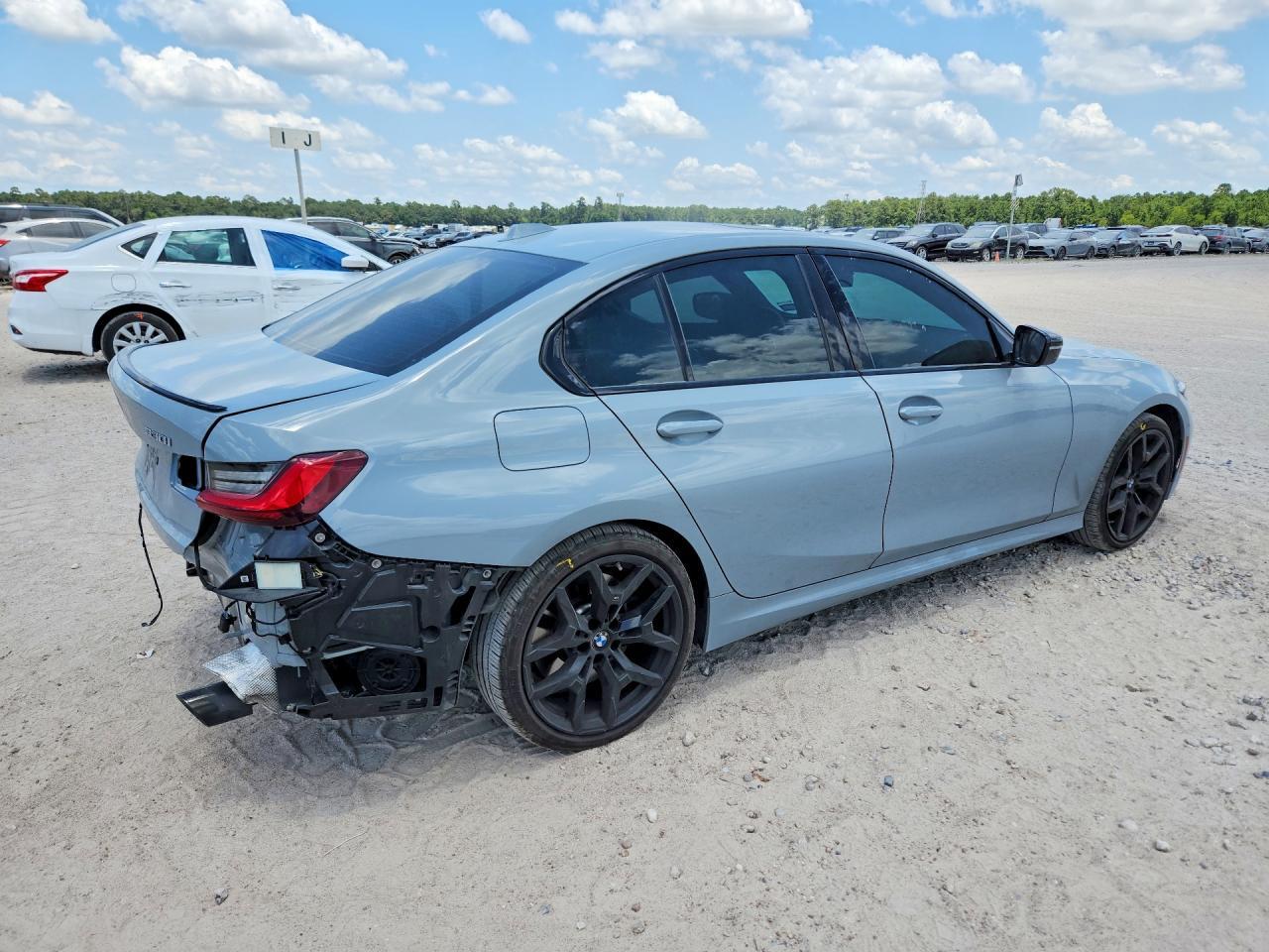 2025 BMW 330I - zdjęcie 3