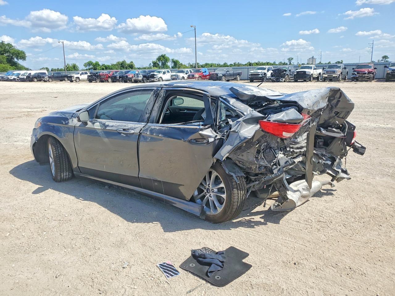 2019 Ford Fusion Titanium - zdjęcie 2