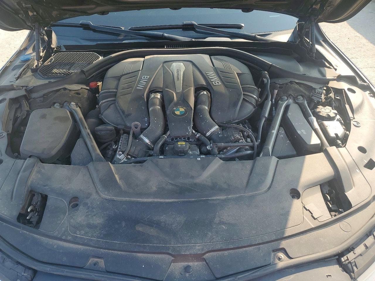 2016 BMW Seria 7 750i - zdjęcie 11
