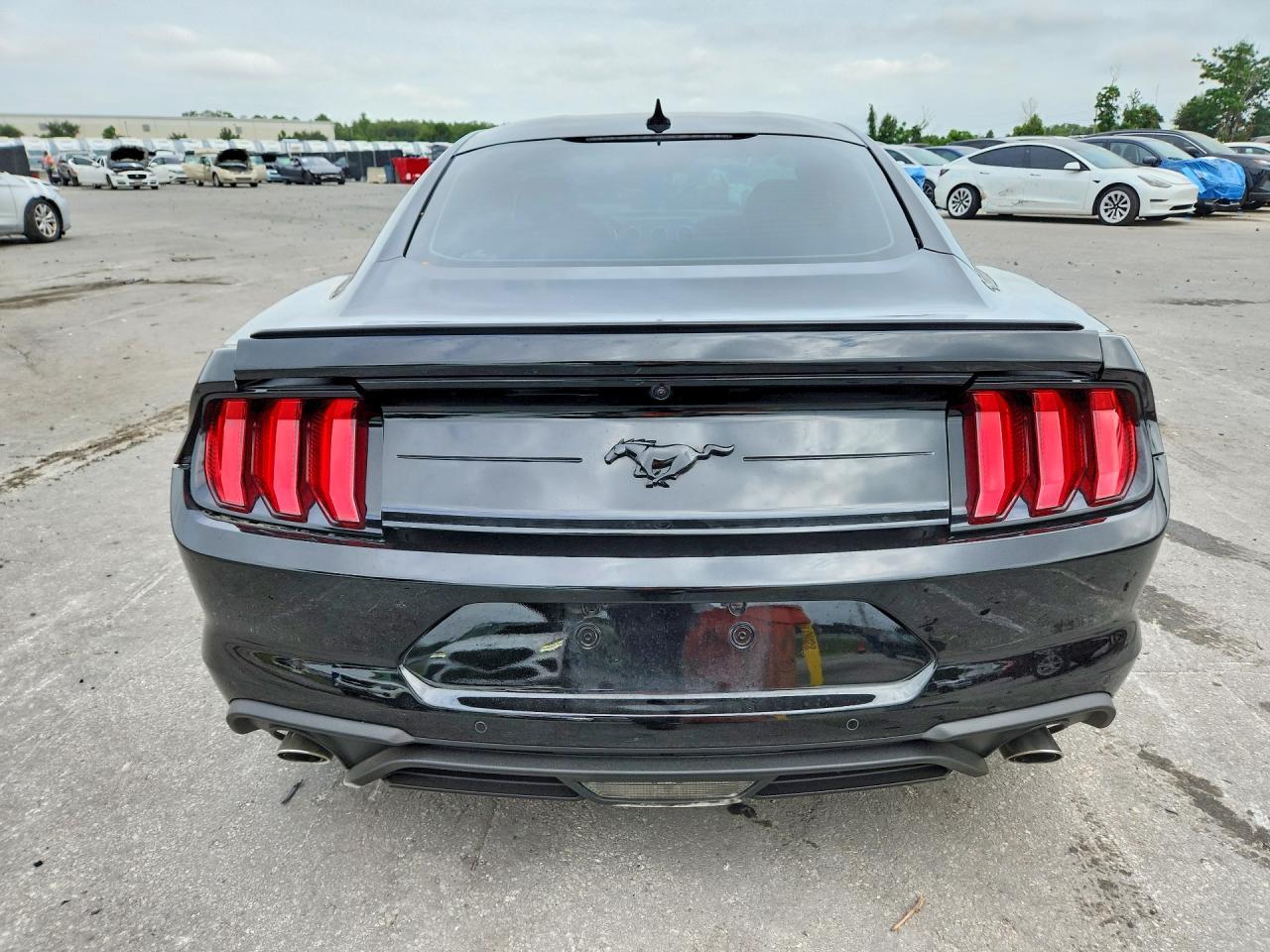 2021 Ford Mustang - zdjęcie 6