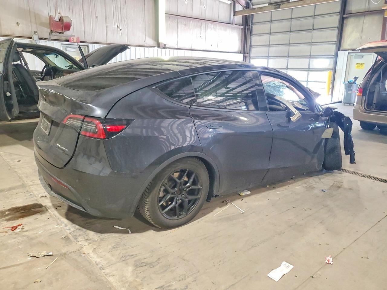 2024 Tesla Model Y - zdjęcie 3