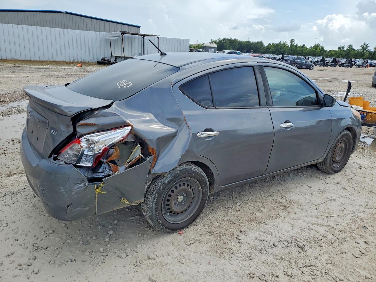 2019 Nissan Versa Sv - zdjęcie 3