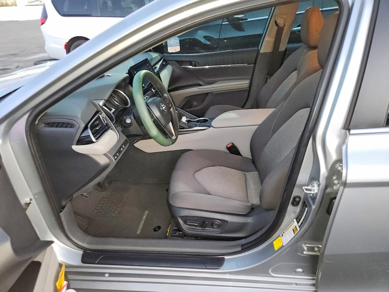 2024 Toyota Camry Le - zdjęcie 7