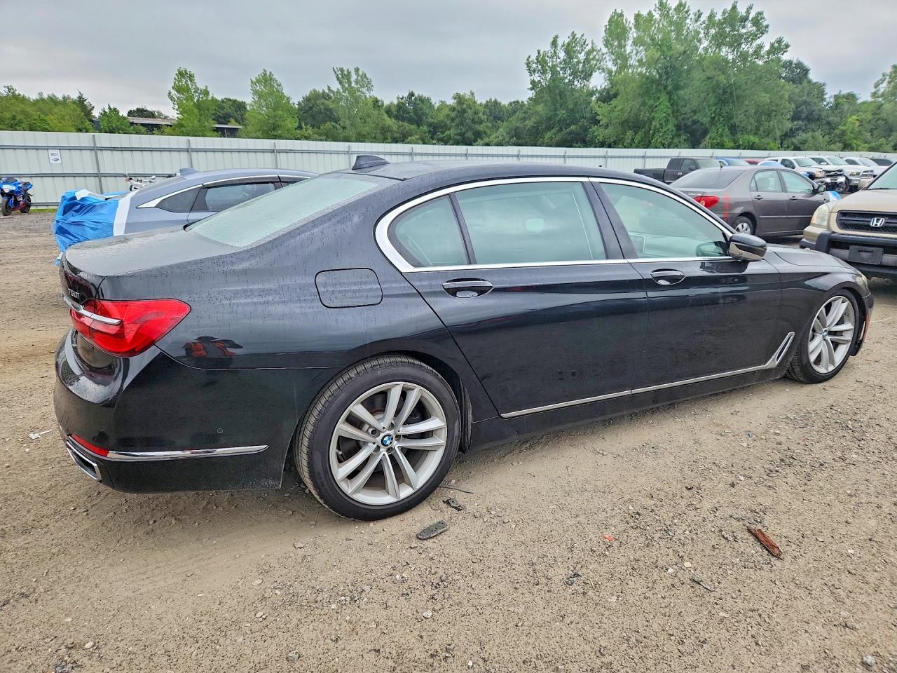 2016 BMW 750 Xi - zdjęcie 3
