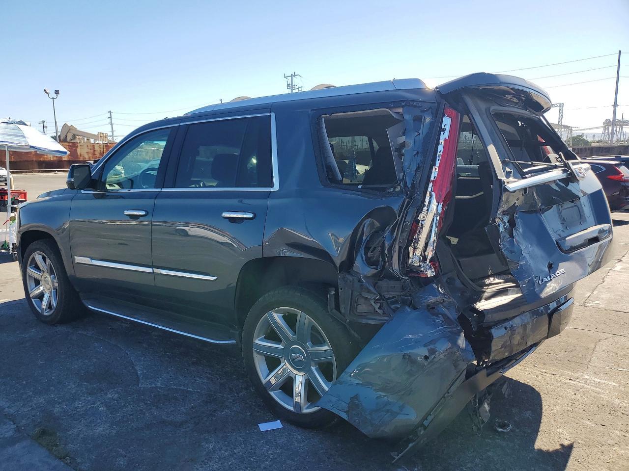 2019 Cadillac Escalade Luxury - zdjęcie 2