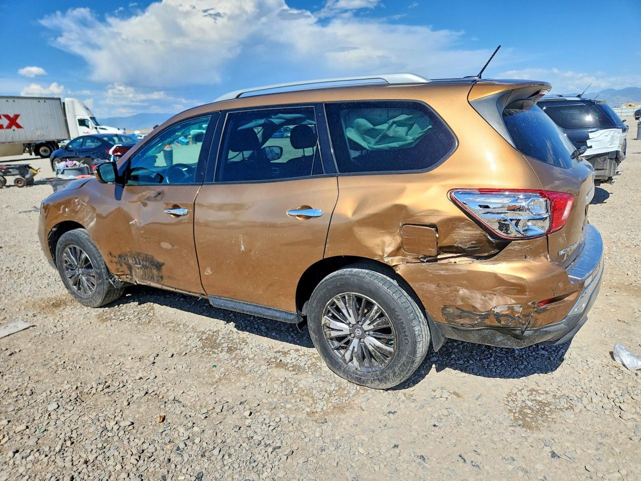 2017 Nissan Pathfinder Sv - zdjęcie 2