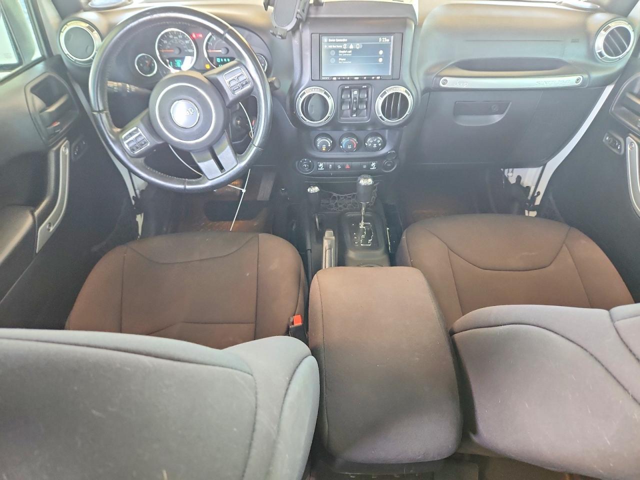 2017 Jeep Wrangler Unlimited Sahara - zdjęcie 8
