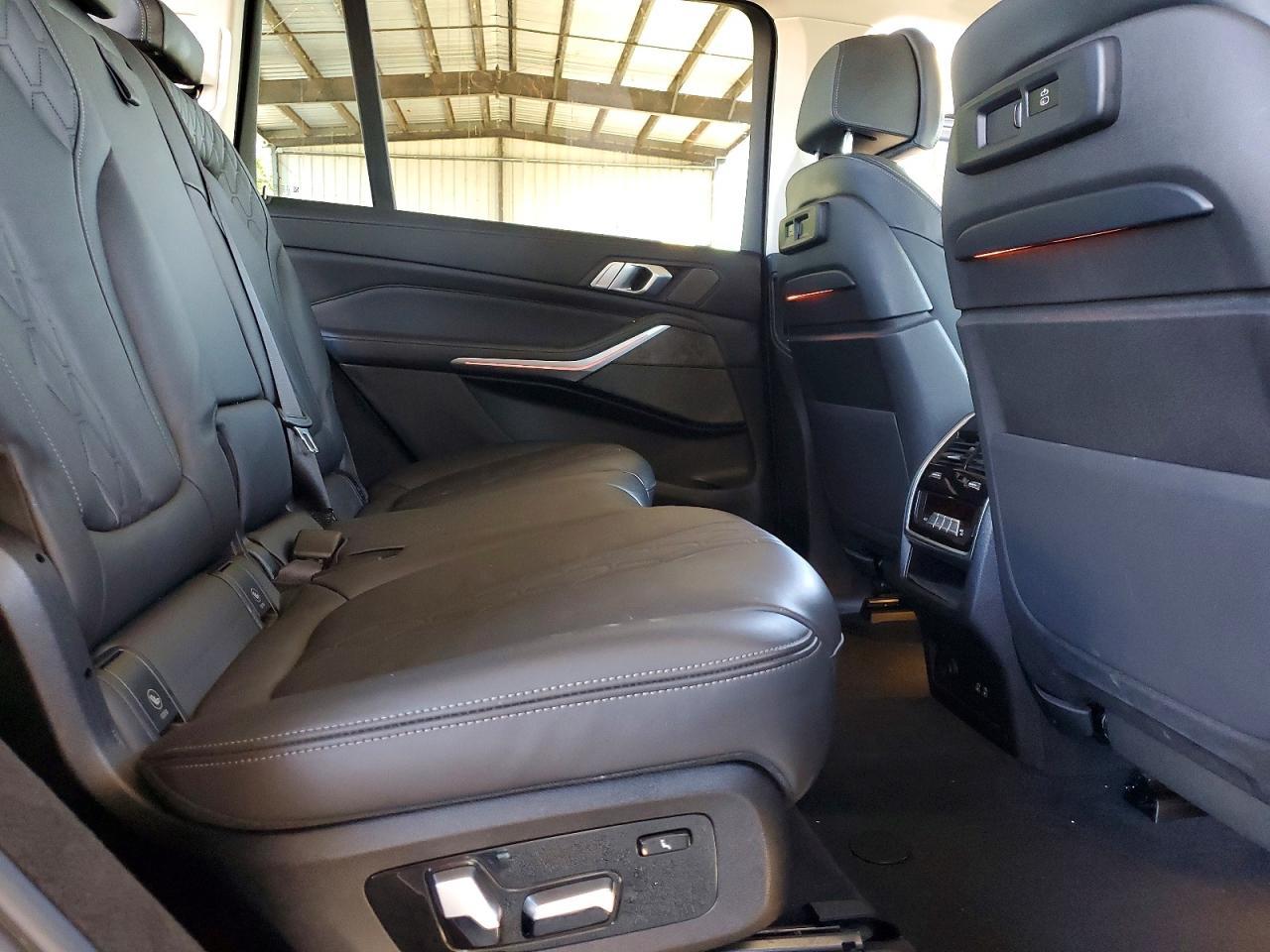 2020 BMW X7 xDrive40I - zdjęcie 11